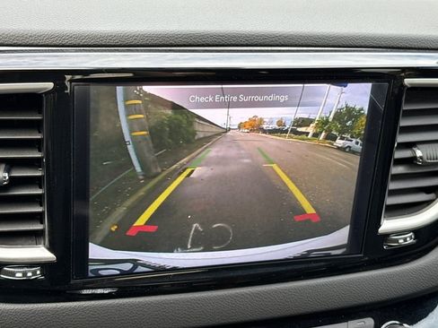 Used 2025 Chrysler Voyager LX image 19