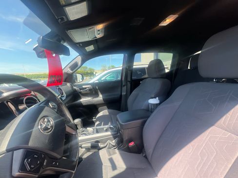 Certified 2019 Toyota Tacoma TRD Sport AWD/4WD image 8