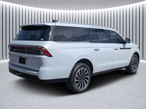 New 2026 Lincoln Navigator L Black Label AWD/4WD image 3