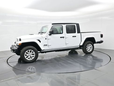 Used 2023 Jeep Gladiator Sport image 10