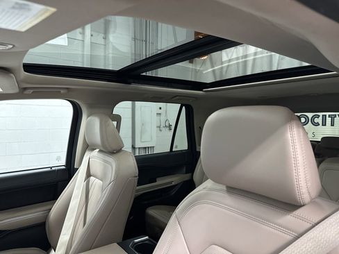 Used 2024 Ford Expedition Limited image 34