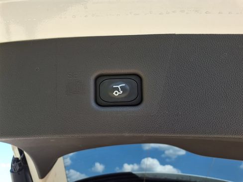 Used 2022 Lincoln Nautilus FWD w/ Premium Package image 13