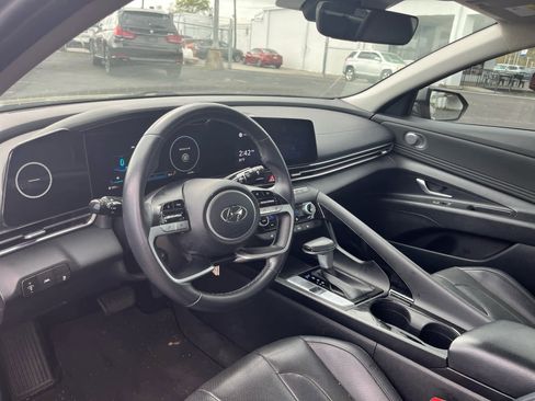 Used 2021 Hyundai Elantra Limited image 9