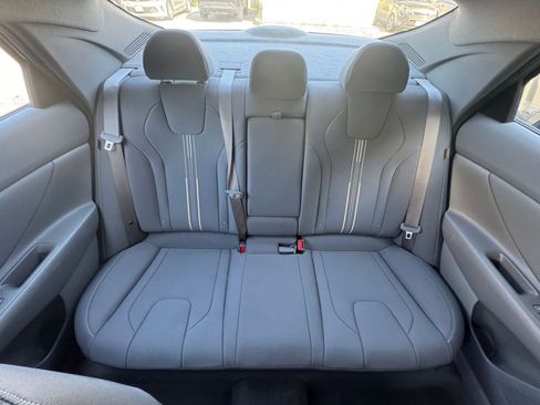 Used 2025 Hyundai Elantra SEL image 41