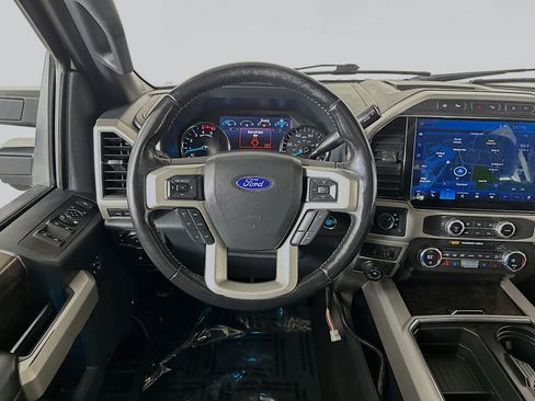 Used 2022 Ford F250 Lariat w/ Black Appearance Package image 22