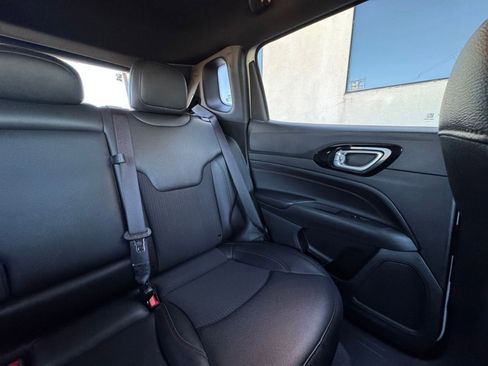 Used 2025 Jeep Compass Trailhawk image 36