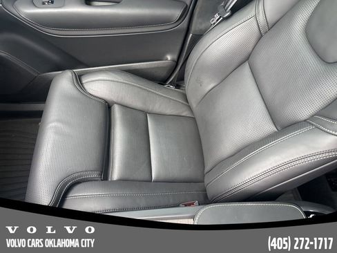 Certified 2025 Volvo XC90 B6 Ultra w/ Lounge Package image 11