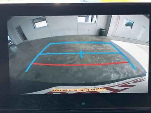 Used 2025 Toyota Sienna XLE w/ XLE Plus Package FWD image 12
