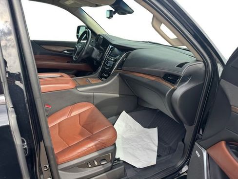 Used 2019 Cadillac Escalade Premium Luxury RWD image 12