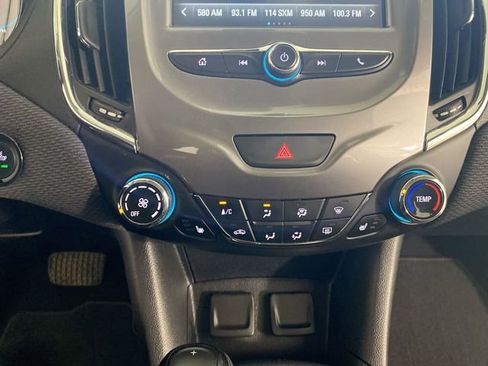 Used 2018 Chevrolet Cruze LT w/ Convenience Package image 42