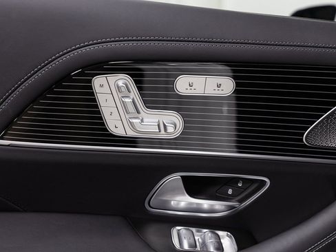Used 2024 Mercedes-Benz Maybach GLS 600 4MATIC image 28