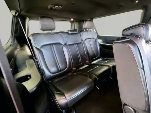 Used 2024 Jeep Wagoneer L Series II RWD image 18