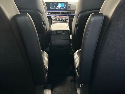 Used 2025 Hyundai Santa Fe Calligraphy AWD/4WD image 30