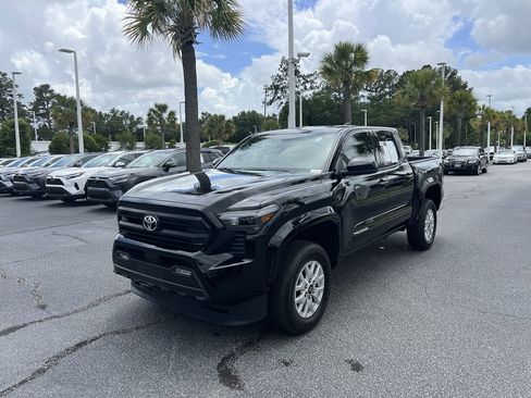 Used 2025 Toyota Tacoma SR5 RWD image 5