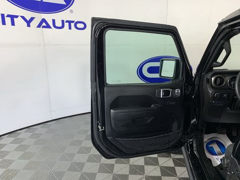 Used 2023 Jeep Wrangler Unlimited w/ Sun & Screen Package AWD/4WD image 13