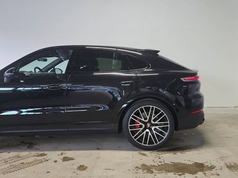 Certified 2025 Porsche Cayenne S AWD/4WD image 7