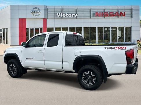 Used 2018 Toyota Tacoma TRD Off-Road w/ Technology Package AWD/4WD image 6