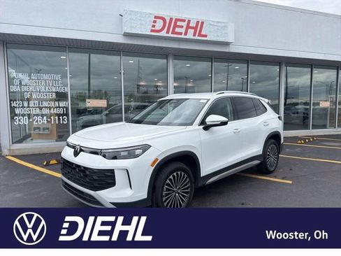 Used 2025 Volkswagen Tiguan S AWD/4WD image 1