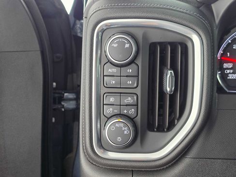 Used 2019 Chevrolet Silverado 1500 LT Trail Boss AWD/4WD image 29