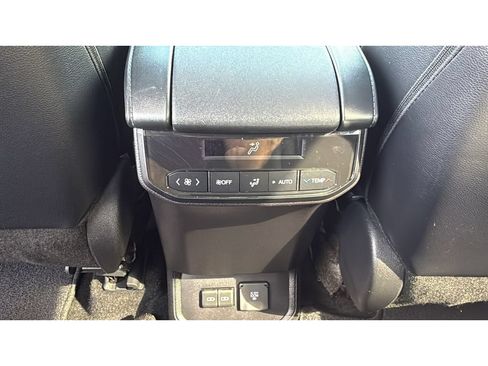 Certified 2024 Toyota Highlander Limited AWD/4WD image 38