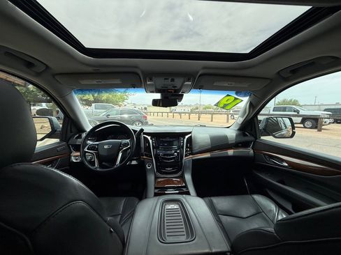 Used 2019 Cadillac Escalade ESV Luxury AWD/4WD image 22