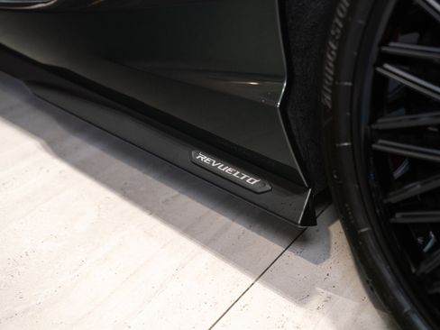 Used 2024 Lamborghini Revuelto AWD/4WD image 18