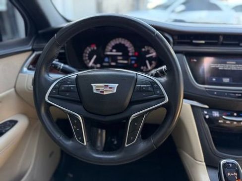 Used 2017 Cadillac XT5 Premium Luxury FWD image 34