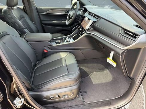 New 2026 Jeep Grand Cherokee L Limited AWD/4WD image 31