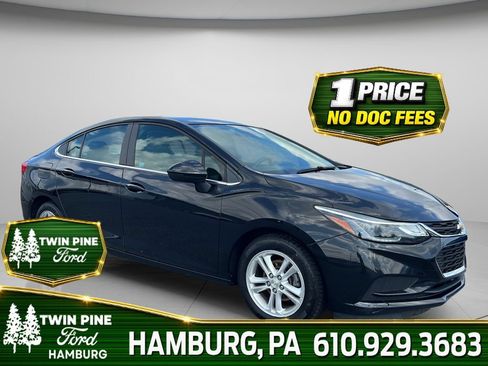 Used 2017 Chevrolet Cruze LT w/ Convenience Package FWD image 1