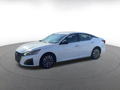 Used 2025 Nissan Altima 2.5 SV image 7