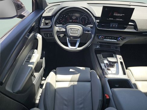 Used 2022 Audi Q5 2.0T Premium w/ Convenience Package AWD/4WD image 4