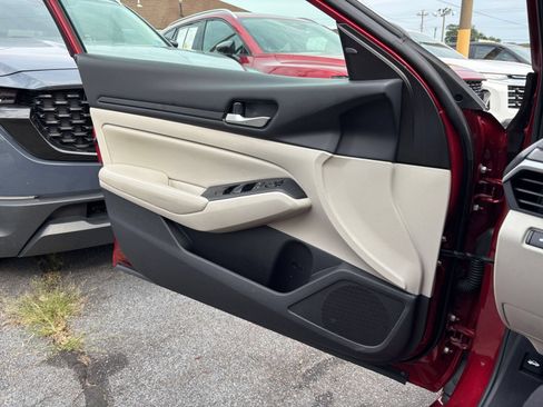 Used 2025 Nissan Altima 2.5 SV FWD image 18