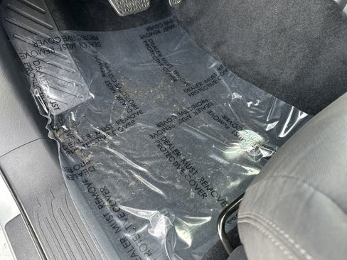 Used 2025 Toyota Tacoma SR image 17