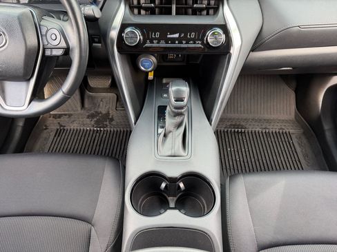 Used 2021 Toyota Venza LE image 10