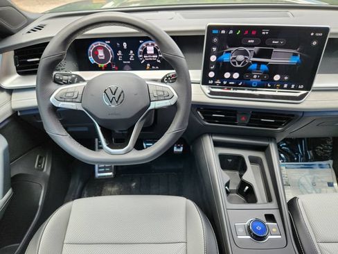 New 2026 Volkswagen Tiguan SE R-Line AWD/4WD image 24