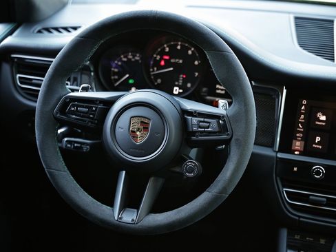 New 2026 Porsche Macan GTS image 31