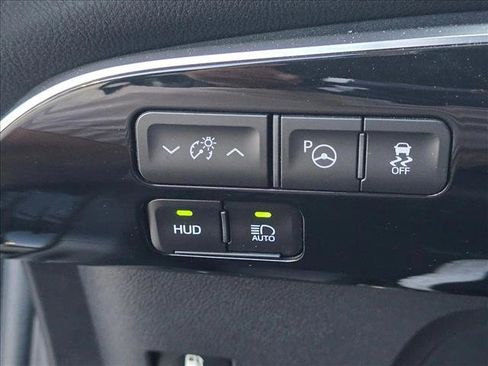 Used 2022 Toyota Prius Limited FWD image 11