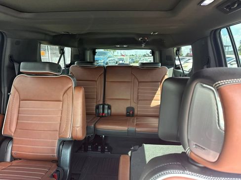 Used 2023 GMC Yukon XL Denali Ultimate AWD/4WD image 9