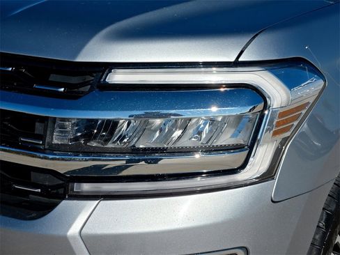 Used 2023 Ford Expedition Limited image 3