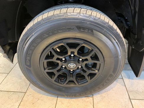 Used 2021 Toyota Tacoma SR5 image 12