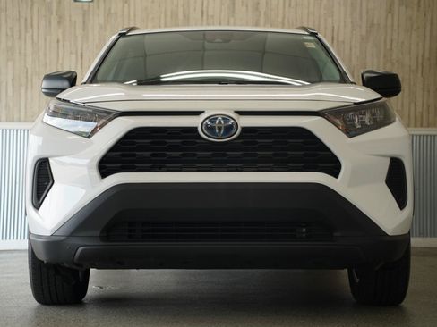 Used 2021 Toyota RAV4 LE AWD/4WD image 3