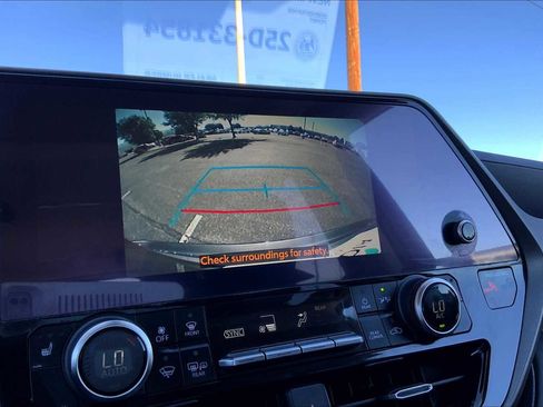 Certified 2023 Toyota Highlander XLE image 25