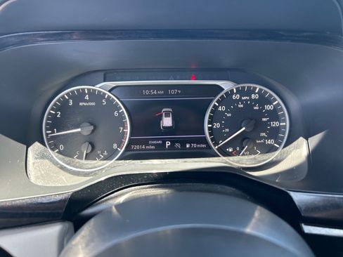 Used 2022 Nissan Pathfinder SV w/ SV Premium Package FWD image 10