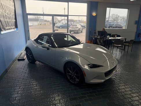 Used 2016 MAZDA MX-5 Miata Grand Touring image 2