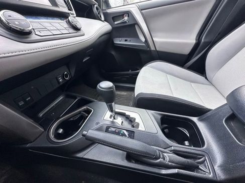 Used 2017 Toyota RAV4 XLE AWD/4WD image 16