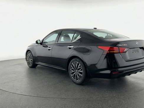 Used 2025 Nissan Altima 2.5 SV image 6