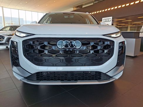 New 2026 Audi Q3 quattro 2.0T AWD/4WD image 2