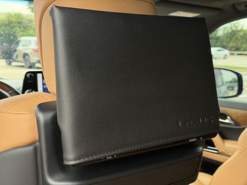 Used 2023 Lexus LX 600 4WD w/ Accessory Package (Z1) image 32