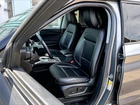Used 2023 Ford Explorer XLT w/ Equipment Group 202A image 10