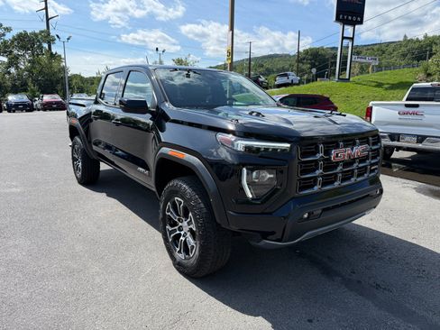 Used 2023 GMC Canyon AT4 w/ AT4 Premium Package AWD/4WD image 7